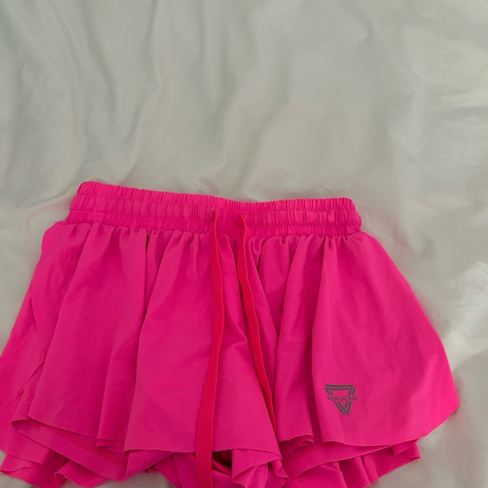 Pink Athletic Shorts with Elastic Waistband and Ruffled Hem